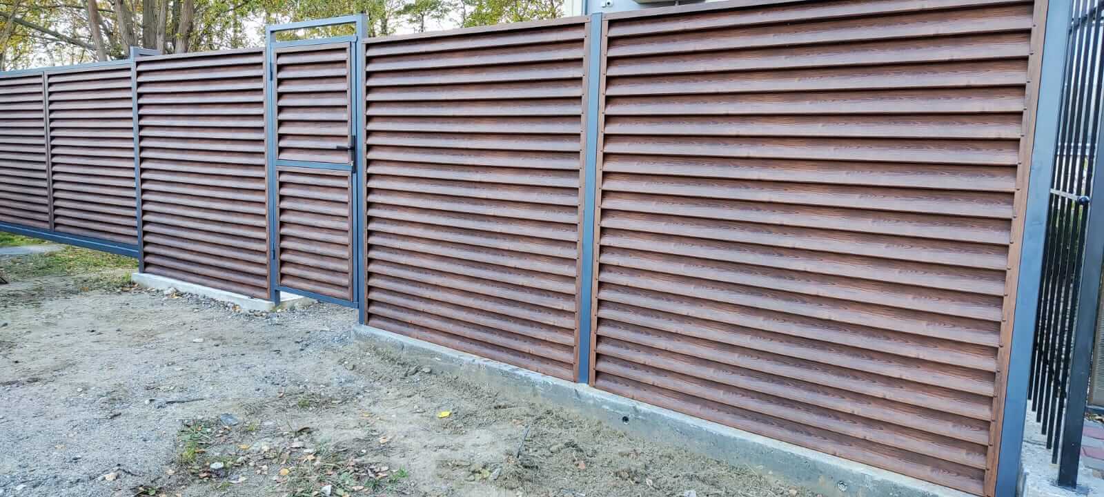 забор-жалюзи с ламелями еврожалюзи printech каштан фото1 в Энгельсе