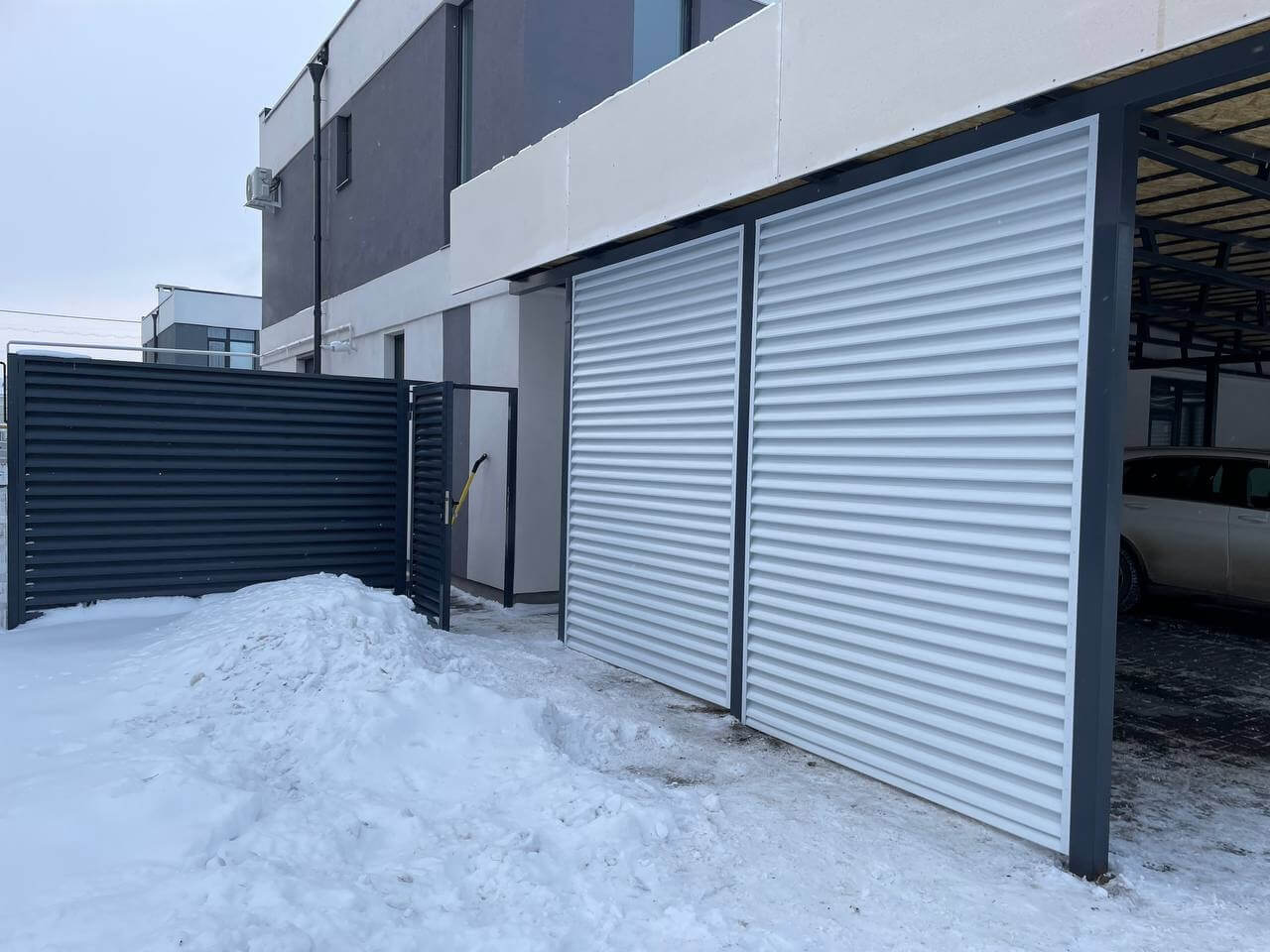 Парковочное место из ламелей Еврожалюзи RAL9003/9003 Белый двусторонний фото 1 в Энгельсе