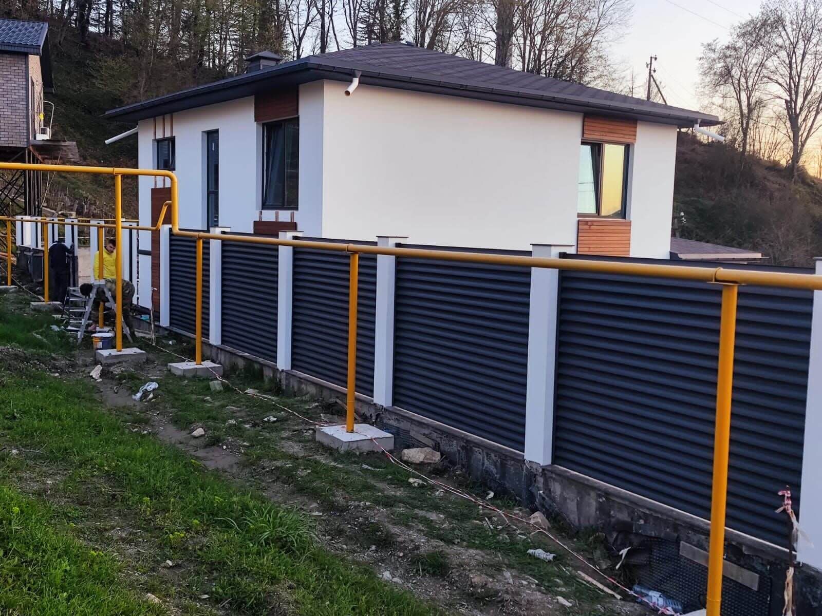 Забор-жалюзи 57м RAL7024/7024 Серый Графит двусторонний фото 2 в Энгельсе
