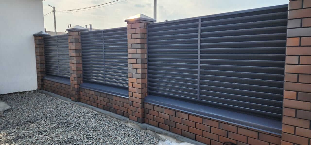 Забор из ламелей еврожалюзи 22м RAL7024/7024 Серый Графит двусторонний фото 1 в Энгельсе