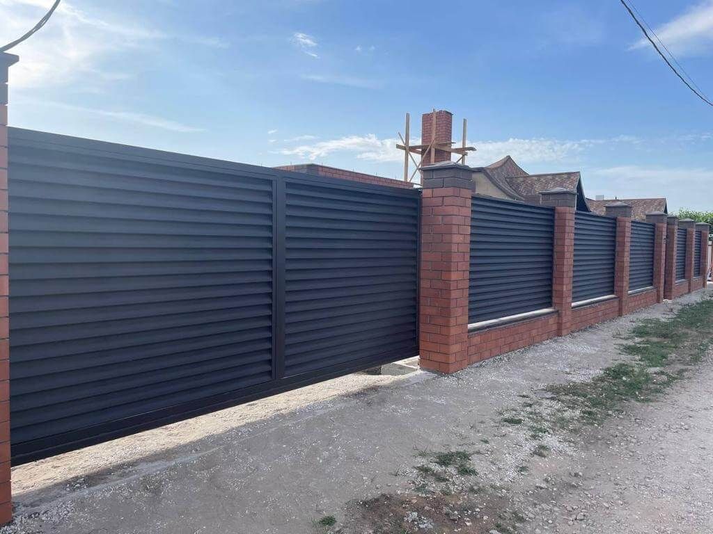 Забор из ламелей еврожалюзи 21м RAL8019/8019 Темный Шоколад МАТТЕ двухсторонний в Энгельсе