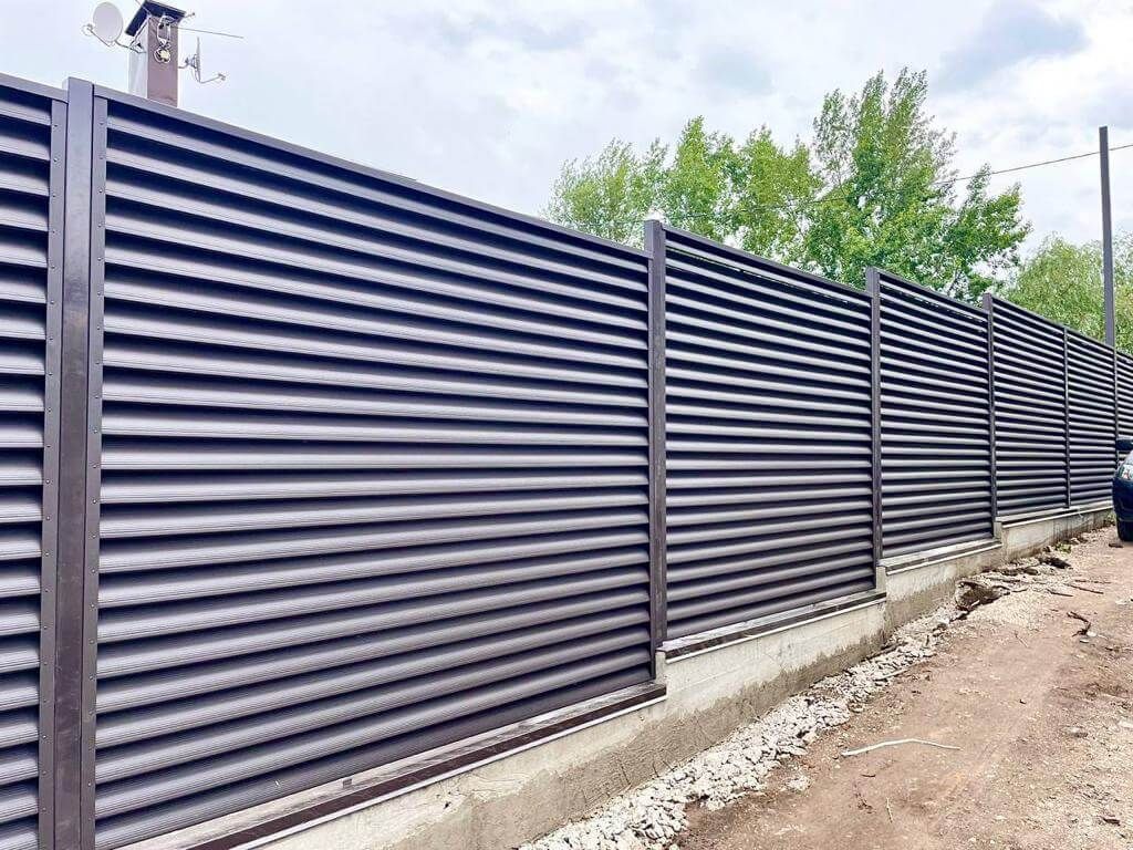 Забор-жалюзи с ламелями еврожалюзи 29м RAL8019/8019 Темный Шоколад МАТТЕ двухсторонний в Энгельсе