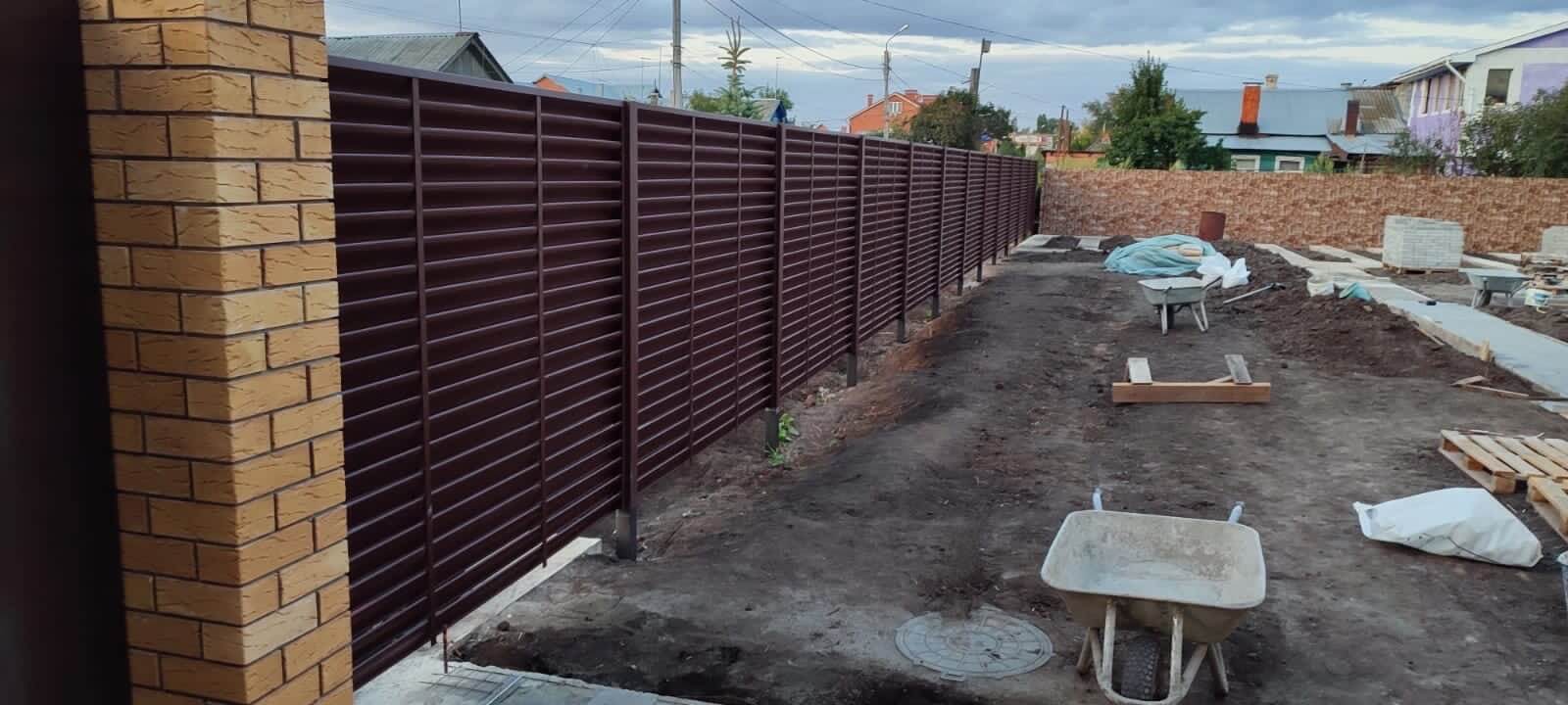 Забор из ламелей еврожалюзи 19м RAL8017/8017 Шоколад двусторонний фото 1 в Энгельсе
