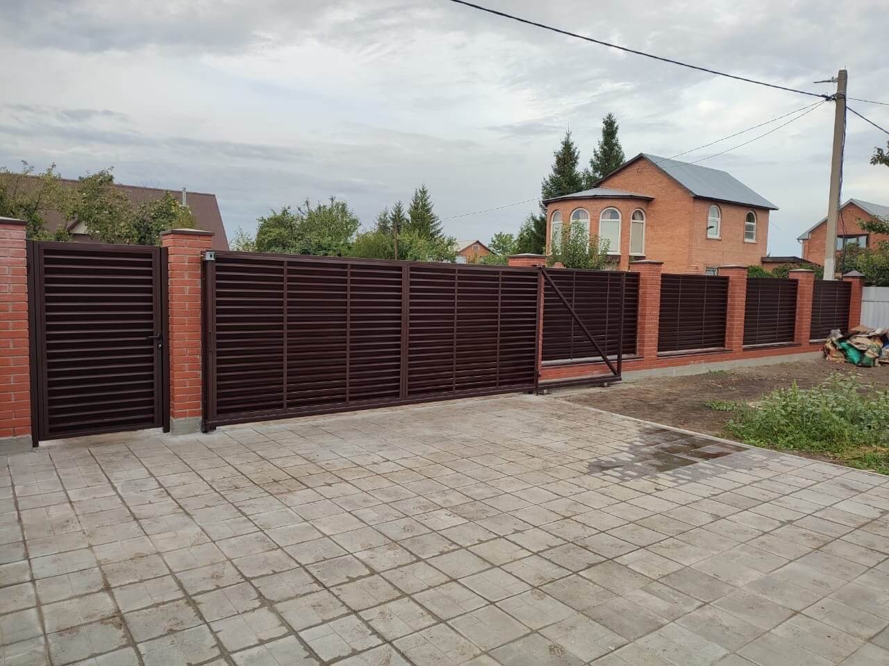 Забор из ламелей Еврожалюзи 28м RAL8017/8017 Шоколад двусторонний фото 3 в Энгельсе