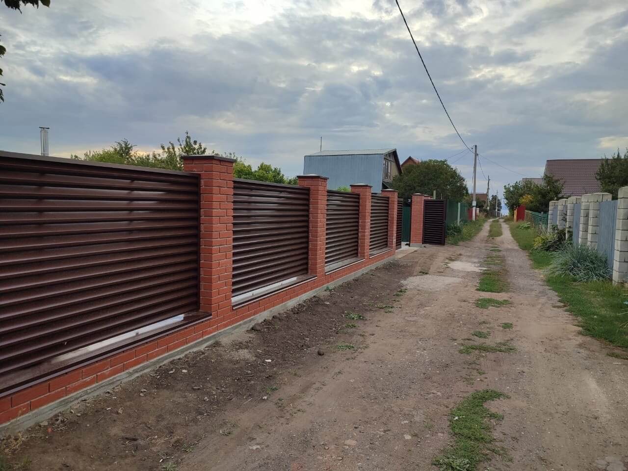 Забор из ламелей Еврожалюзи 28м RAL8017/8017 Шоколад двусторонний фото 2 в Энгельсе