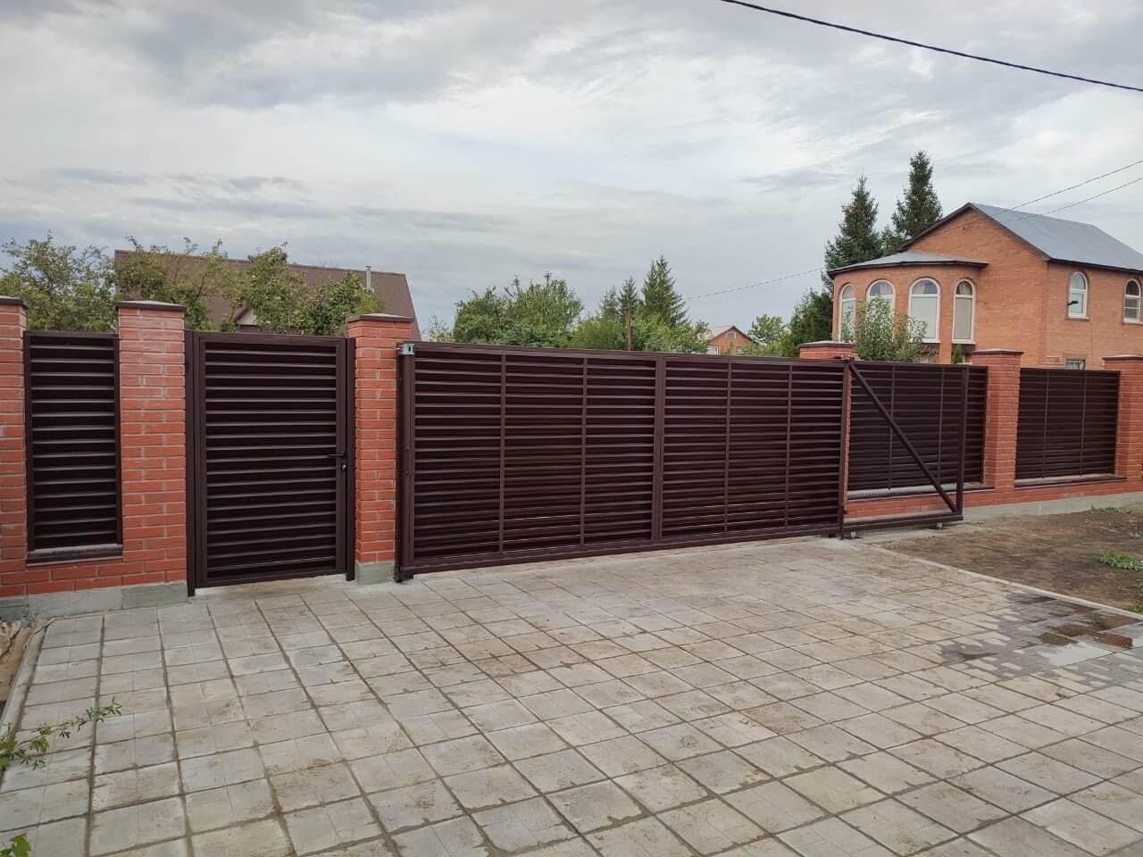 Забор из ламелей Еврожалюзи 28м RAL8017/8017 Шоколад двусторонний в Энгельсе