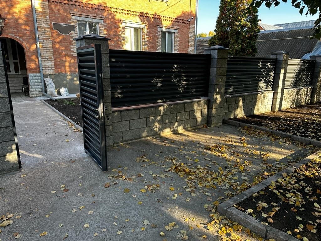 Забор-жалюзи 19м RAL7024/7024 Серый Графит двусторонний MATTE фото 5 в Энгельсе