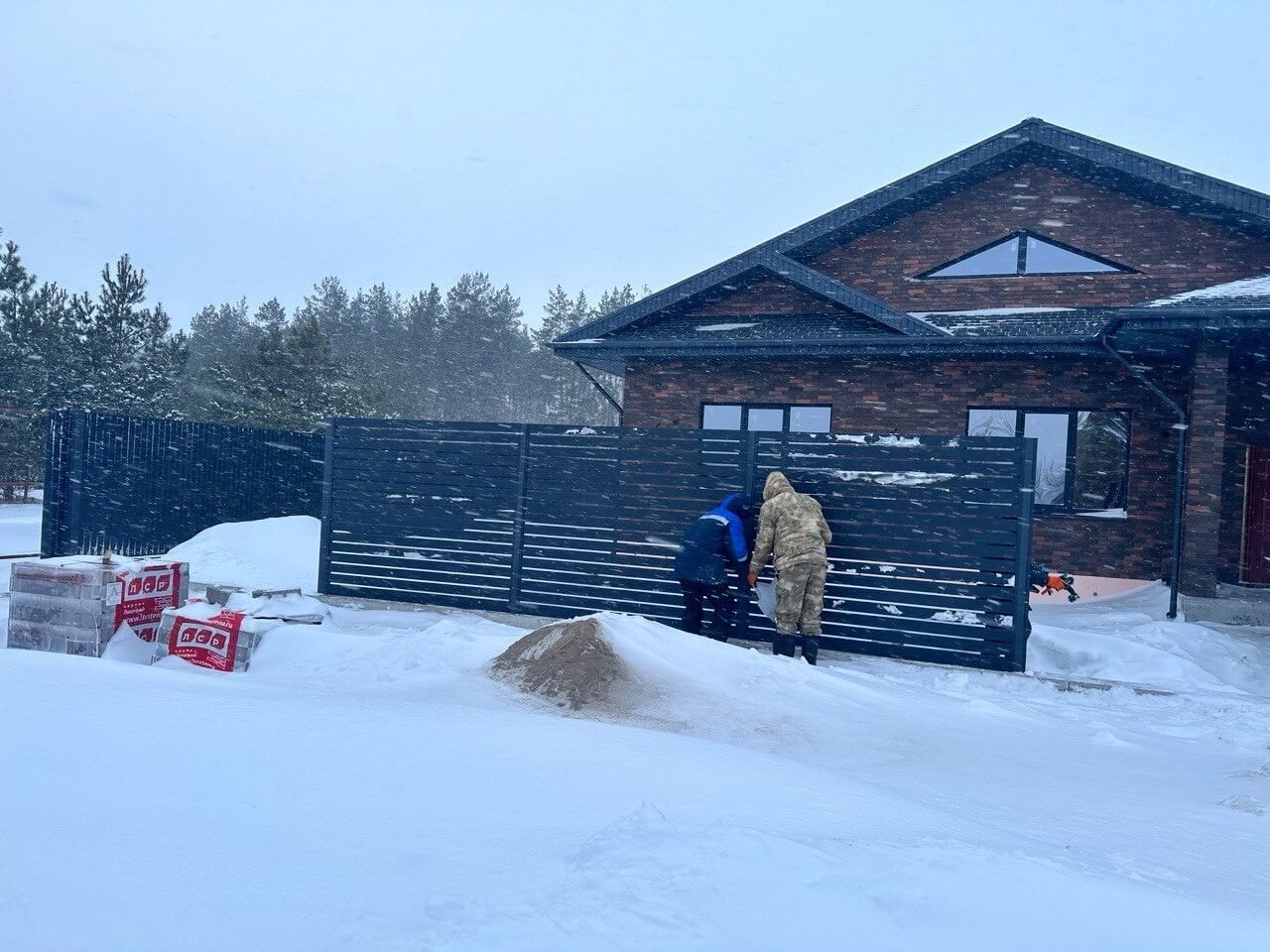 Забор-ранчо из металлопланкена 26м RAL7024 Серый Графит МАТТЕ фото 1 в Энгельсе