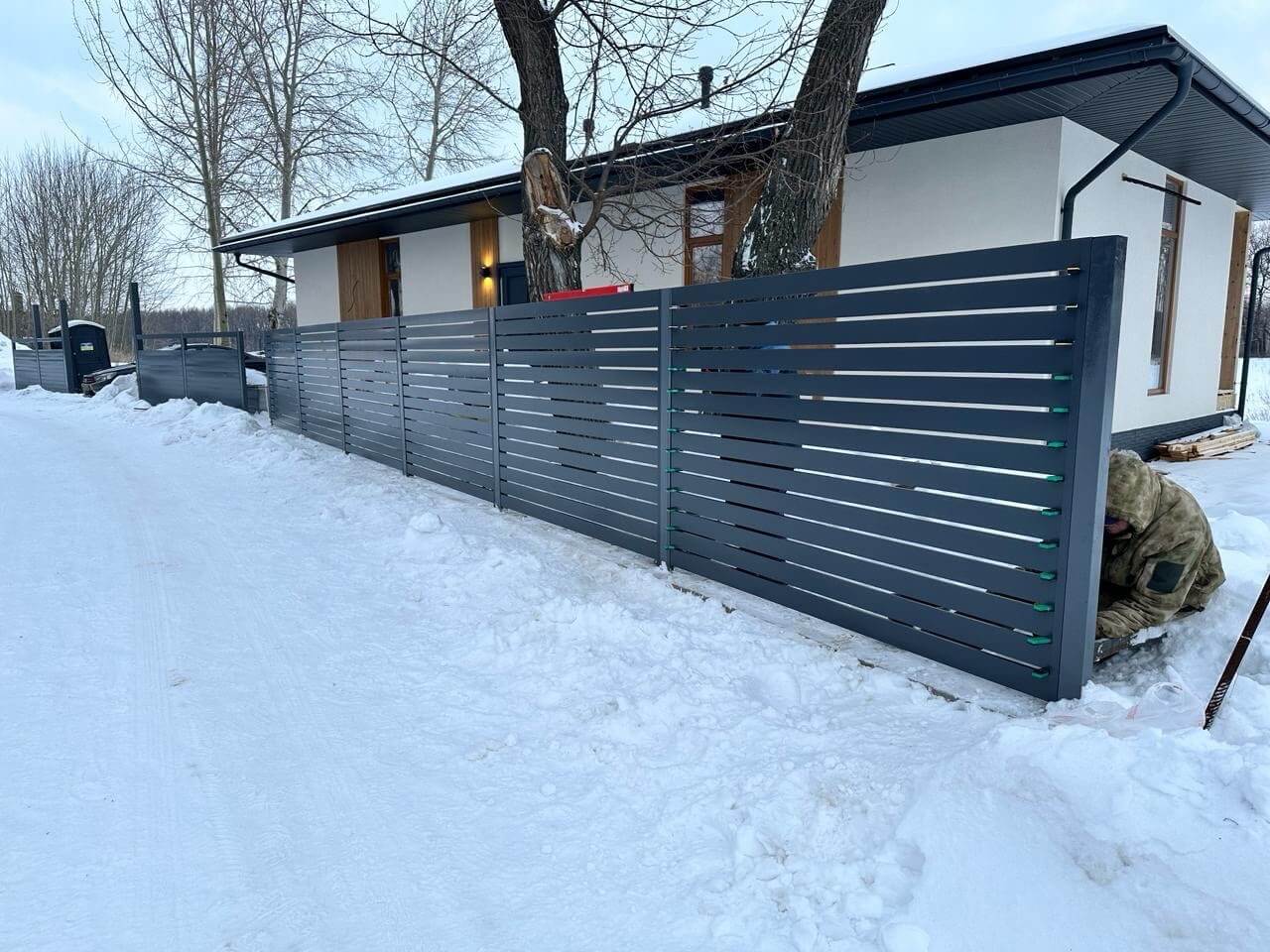 Забор-ранчо из металлопланкена 37м RAL7024 Серый Графит фото 3 в Энгельсе