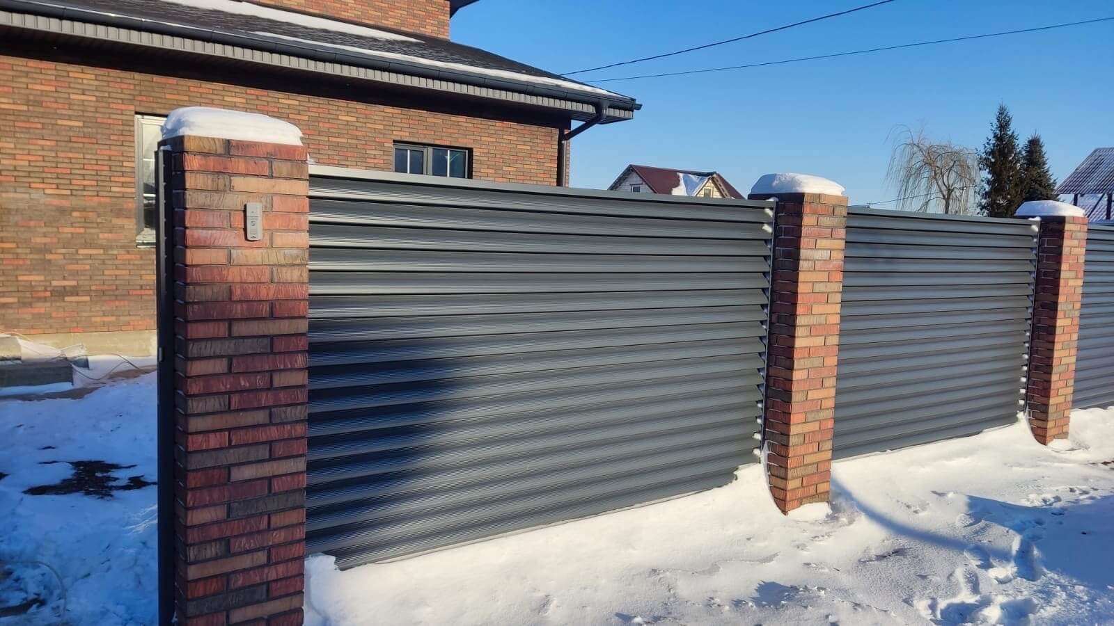 Забор-жалюзи с ламелями еврожалюзи 34м RAL7024/7024 Серый Графит двусторонний в Энгельсе