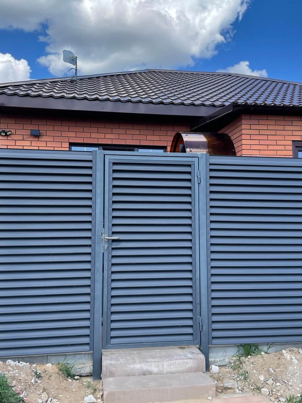 Забор из ламелей еврожалюзи 24м RAL7024 Серый Графит МАТТЕ фото 2 в Энгельсе