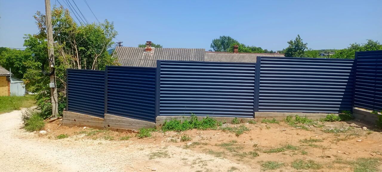 Забор-жалюзи из ламелей Еврожалюзи 53м RAL7024 Серый Графит МАТТЕ фото 6 в Энгельсе