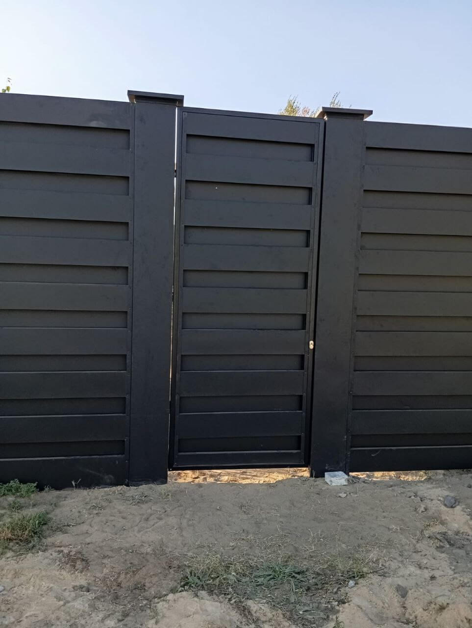 Забор-ранчо из металлопланкена 37м RAL9005 Черный МАТТЕ фото 3 в Энгельсе