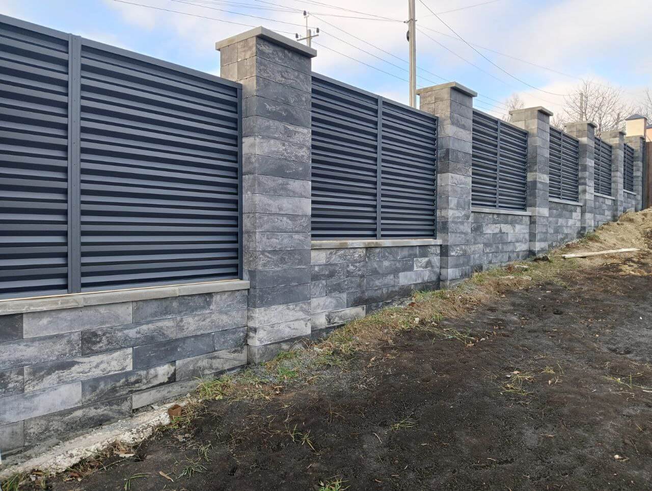 Забор-жалюзи из ламелей Елочка 72м RAL7024/7024 Серый Графит двусторонний МАТТЕ фото 4 в Энгельсе