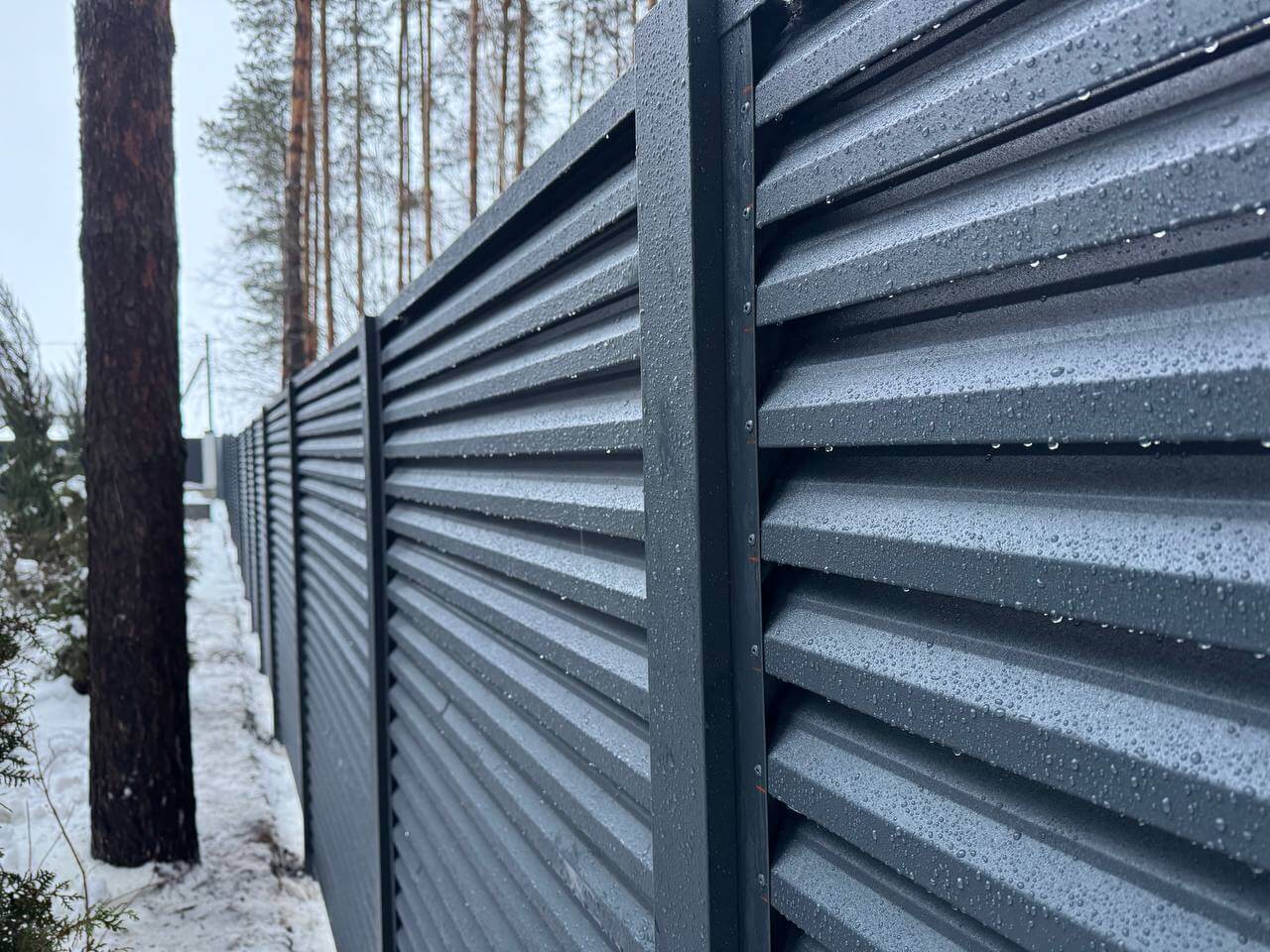 Забор-жалюзи из ламелей ЭКО-Z-US 54м RAL7024/7024 Серый Графит двусторонний МАТТЕ фото 1 в Энгельсе