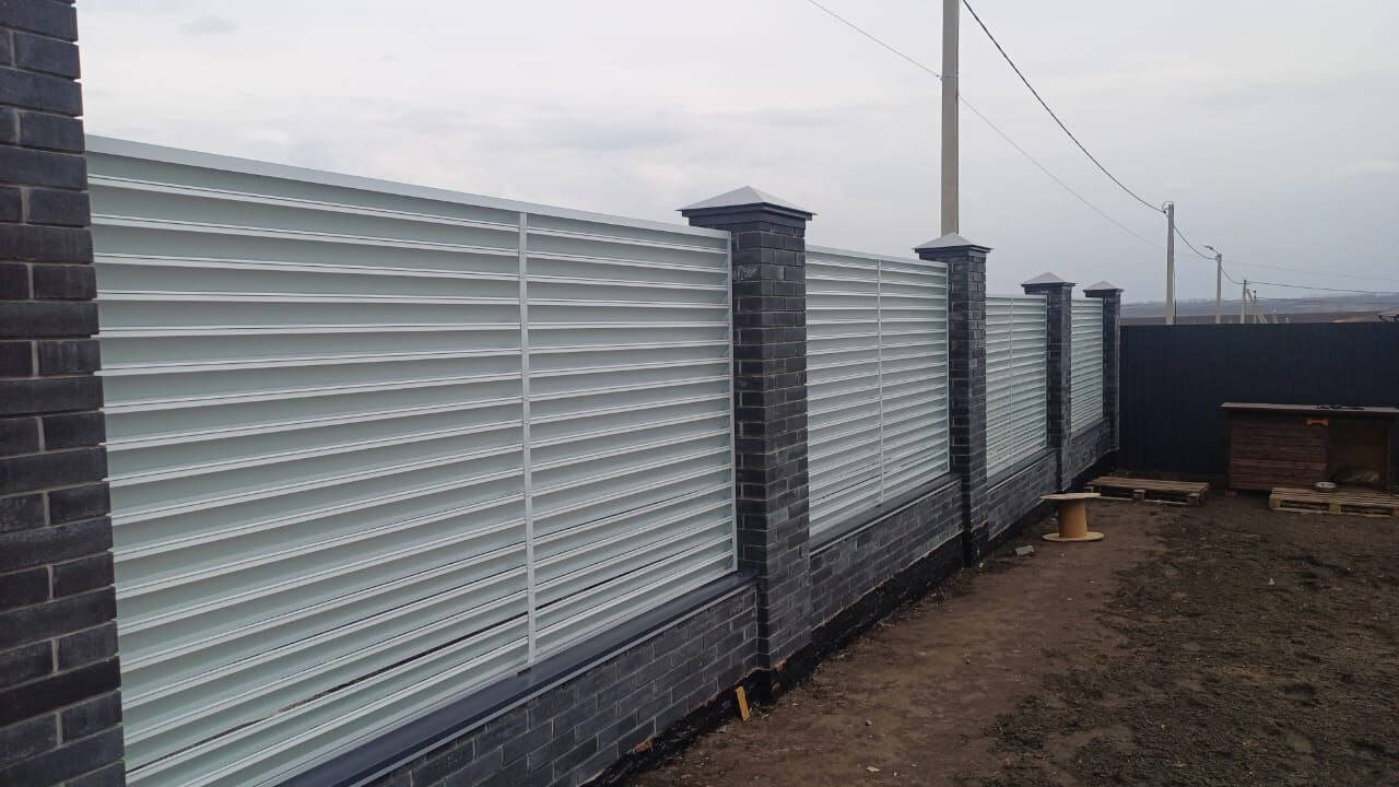 Забор-жалюзи из ламелей ЭКО-Z 94м RAL9003/9003 Белый двусторонний фото 1 в Энгельсе