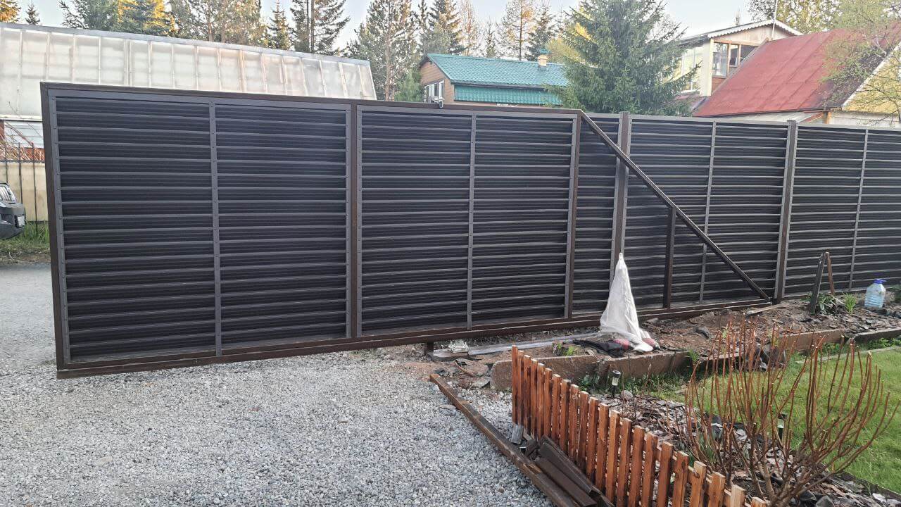Забор-жалюзи из ламелей ЭКО-Z-US 12м RAL8019/8019 Темный Шоколад двусторонний МАТТЕ фото 3 в Энгельсе
