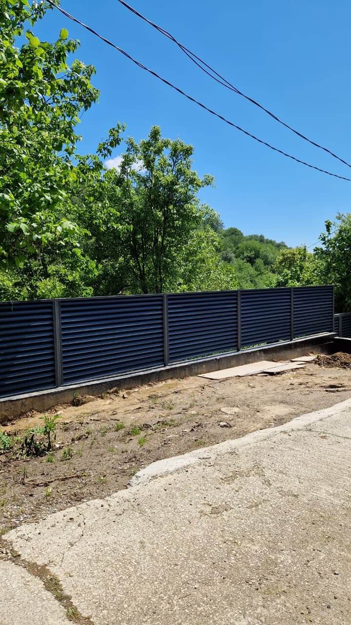 Забор-жалюзи из ламелей еврожалюзи 23м RAL7024/7024 Серый Графит двусторонний МАТТЕ фото 2 в Энгельсе