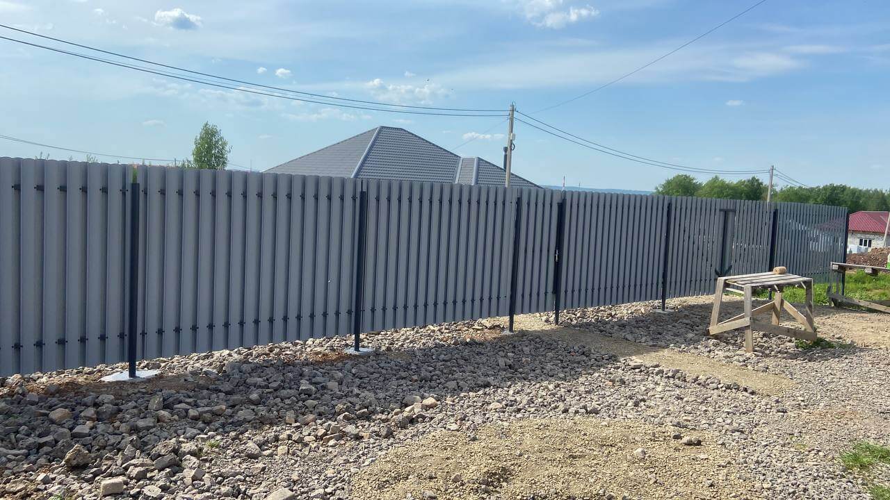 Забор из евроштакетника 16м RAL7024 Серый Графит фото 2 в Энгельсе