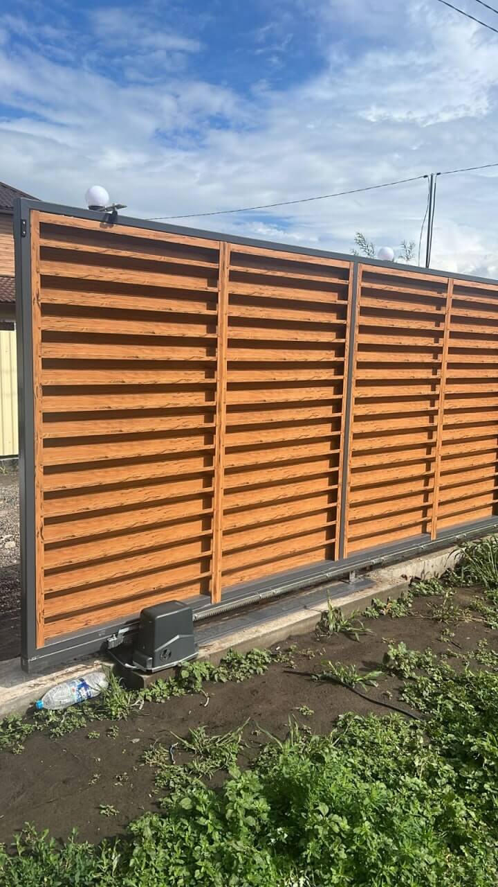 Забор-жалюзи из ламелей Хай-Тек 57м Кипарис 2xPrintech двусторонний фото 1 в Энгельсе