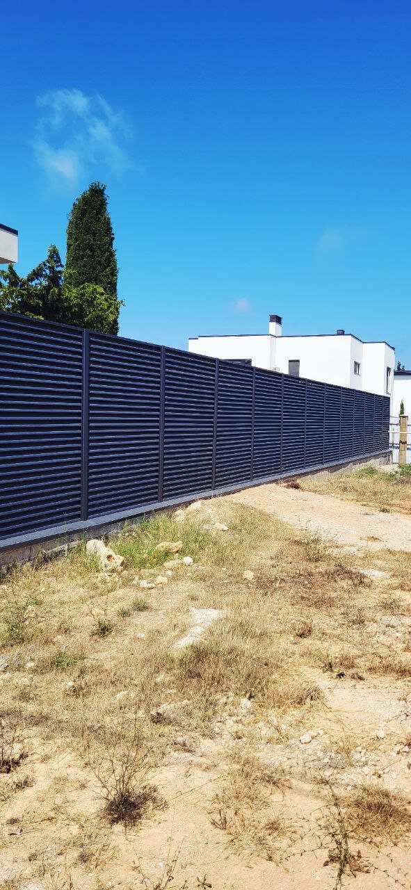Забор-жалюзи 65м RAL7024/7024 Серый Графит МАТТЕ двусторонний фото 6 в Энгельсе