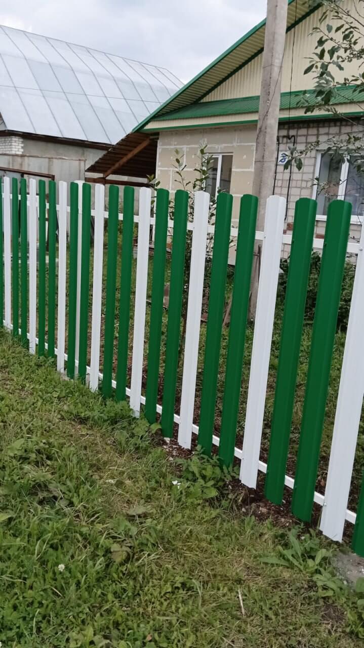 Забор из евроштакетника 10м RAL9003 Белый, RAL6029 Зеленая Мята фото 2 в Энгельсе