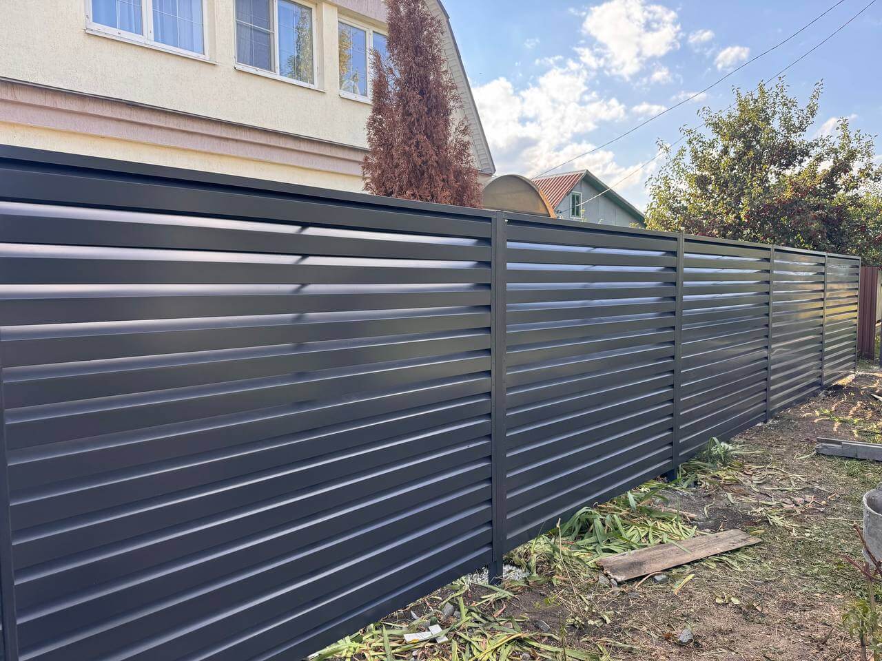 Забор-жалюзи из ламелей Хай-Тек 26м RAL7024/7024 Серый Графит двусторонний в Энгельсе