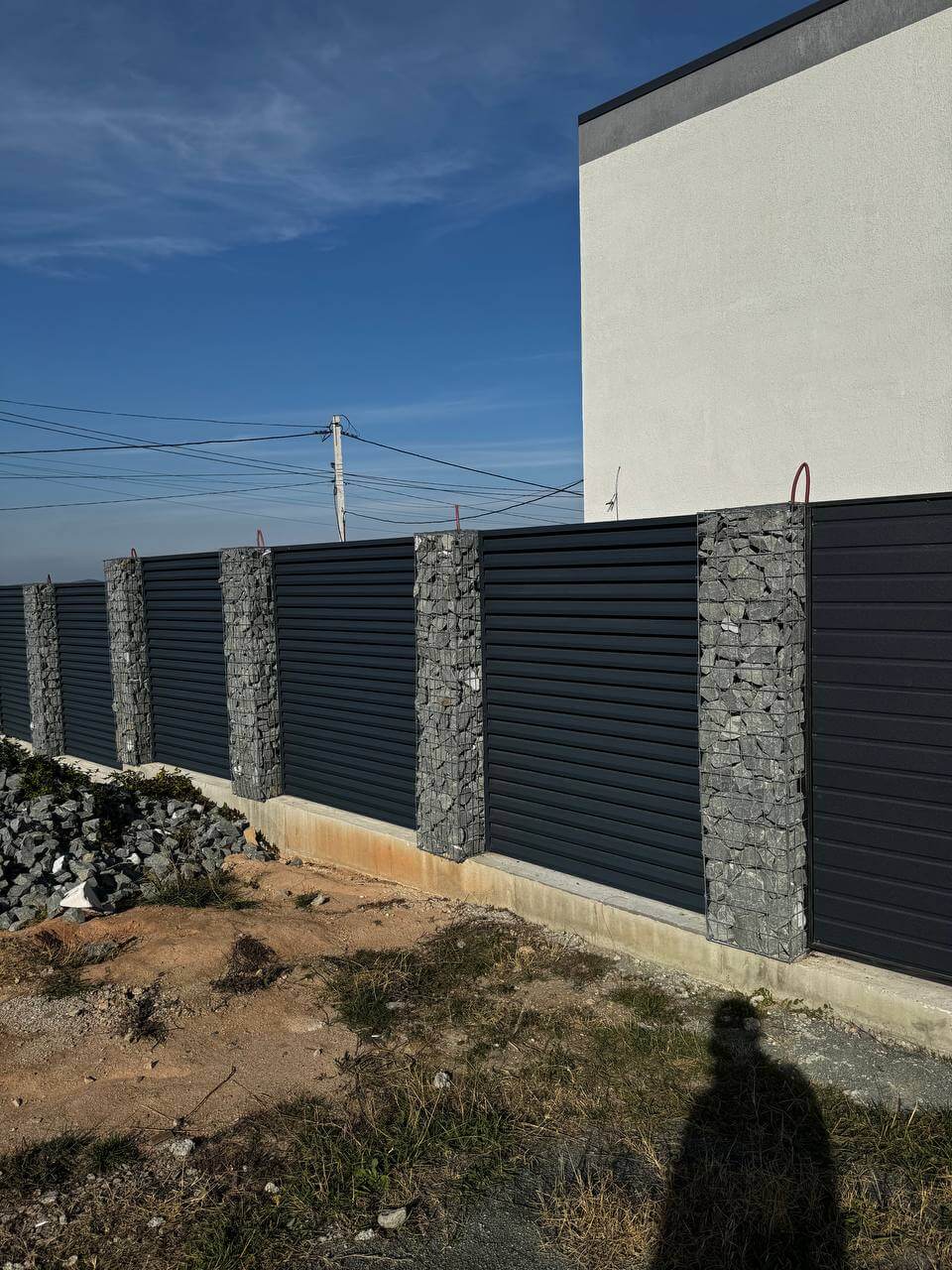 Забор-жалюзи из ламелей ЭКО-Z-US усиленных 36м RAL7024/7024 Серый Графит двусторонний МАТТЕ фото 6 в Энгельсе