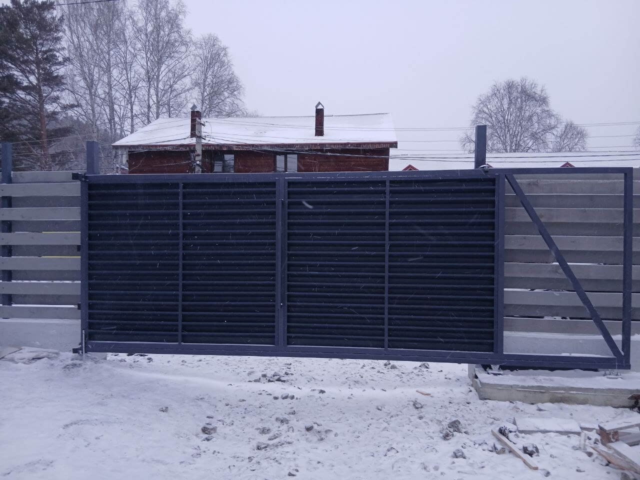 Входная группа из ламелей Хай-Тек RAL7024/7024 Серый Графит двусторонний МАТТЕ фото 17 в Энгельсе