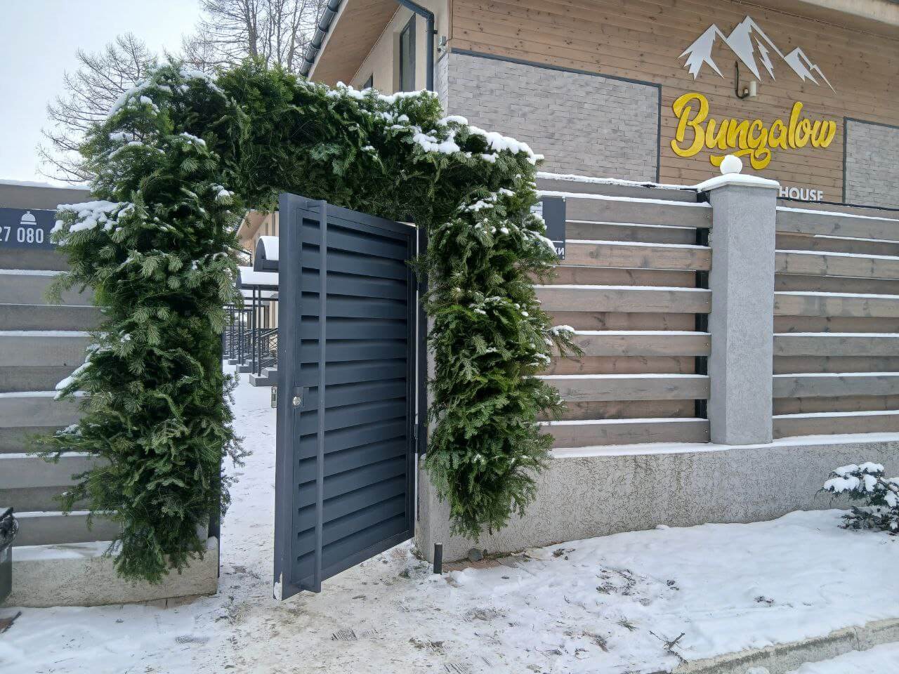 Входная группа из ламелей Хай-Тек RAL7024/7024 Серый Графит двусторонний МАТТЕ фото 15 в Энгельсе