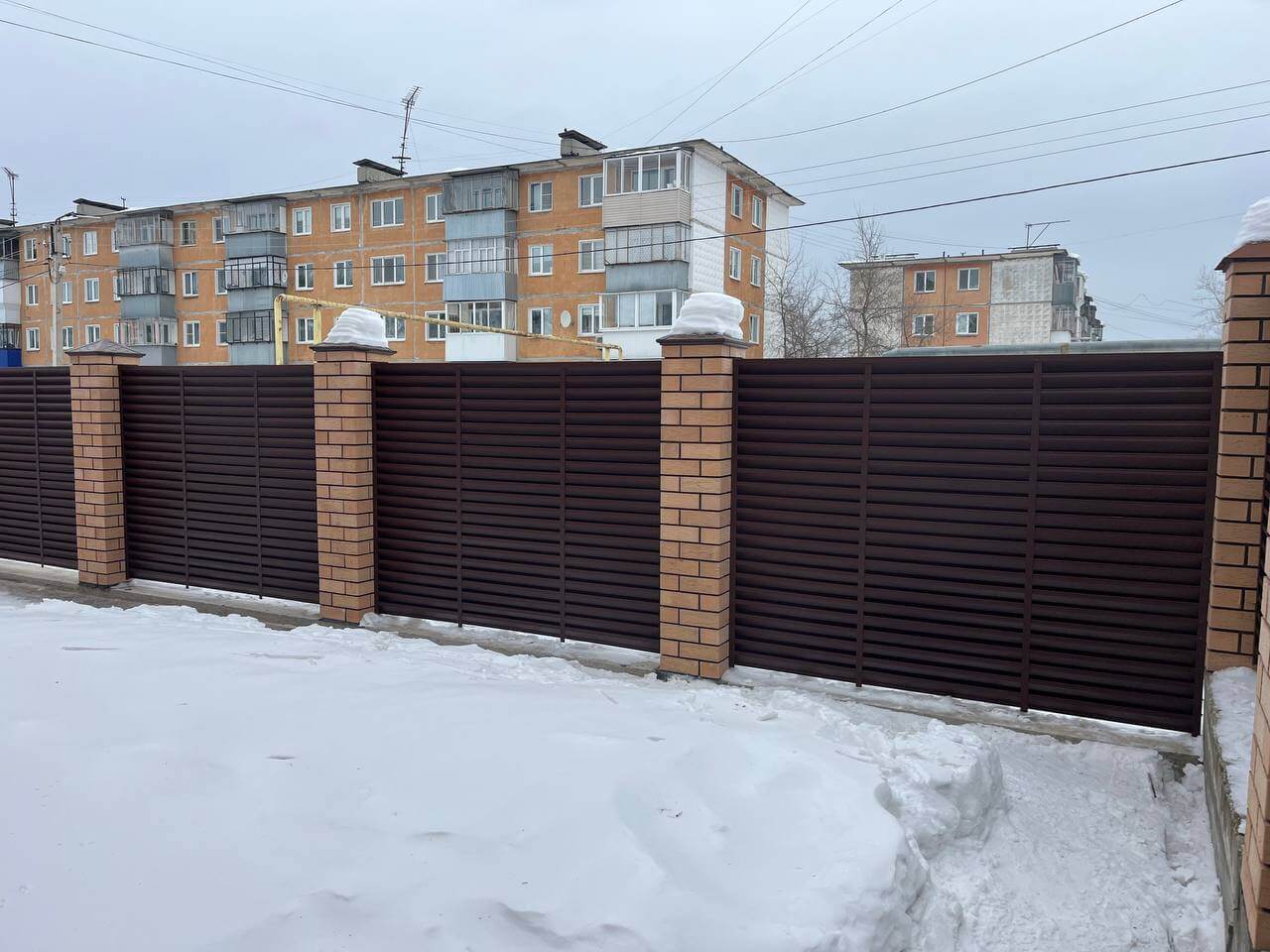 Забор-жалюзи из ламелей ЭКО-Z 87м RAL8017/8017 Шоколад двусторонний МАТТЕ фото 17 в Энгельсе