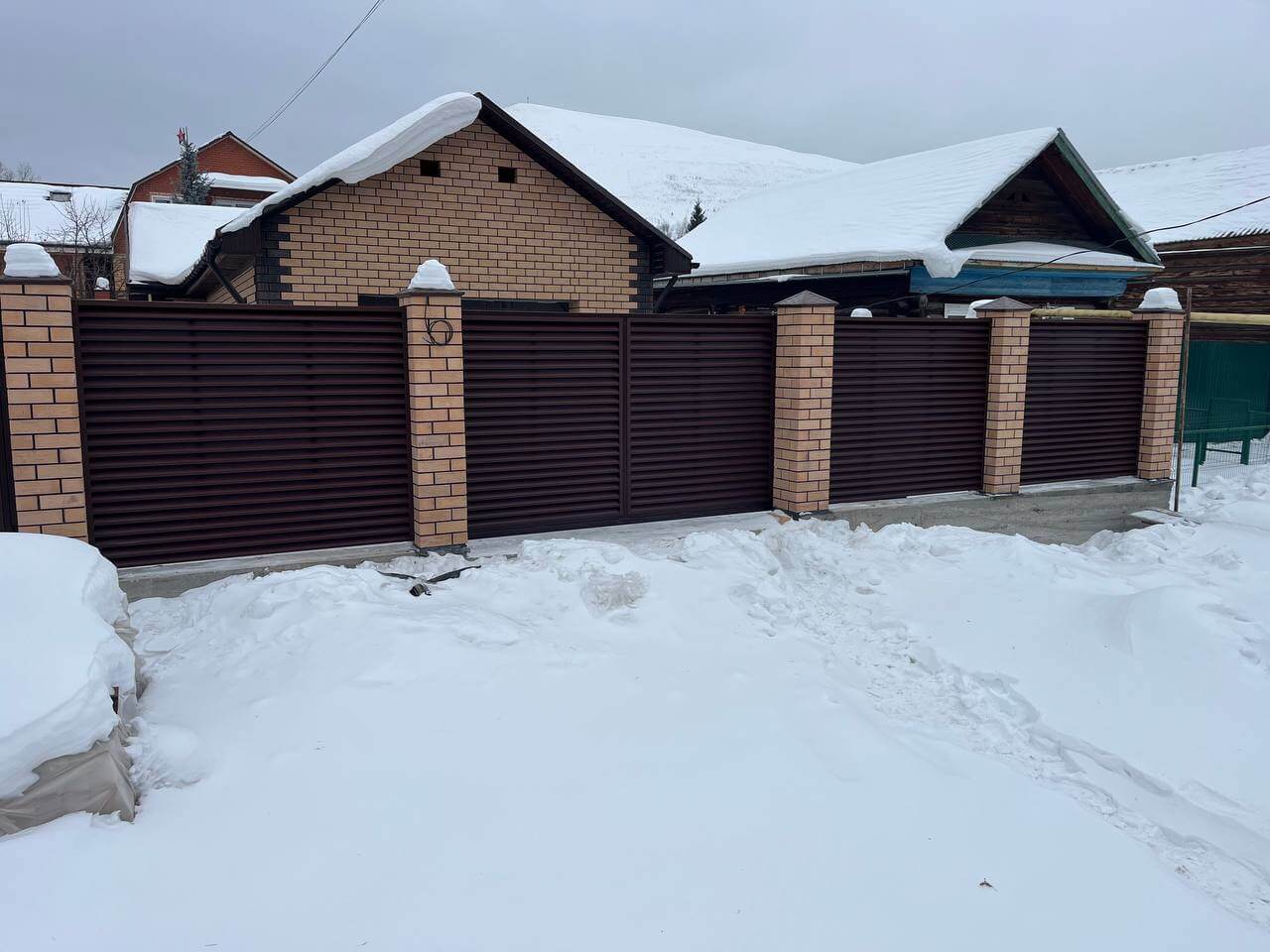Забор-жалюзи из ламелей ЭКО-Z 87м RAL8017/8017 Шоколад двусторонний МАТТЕ фото 3 в Энгельсе