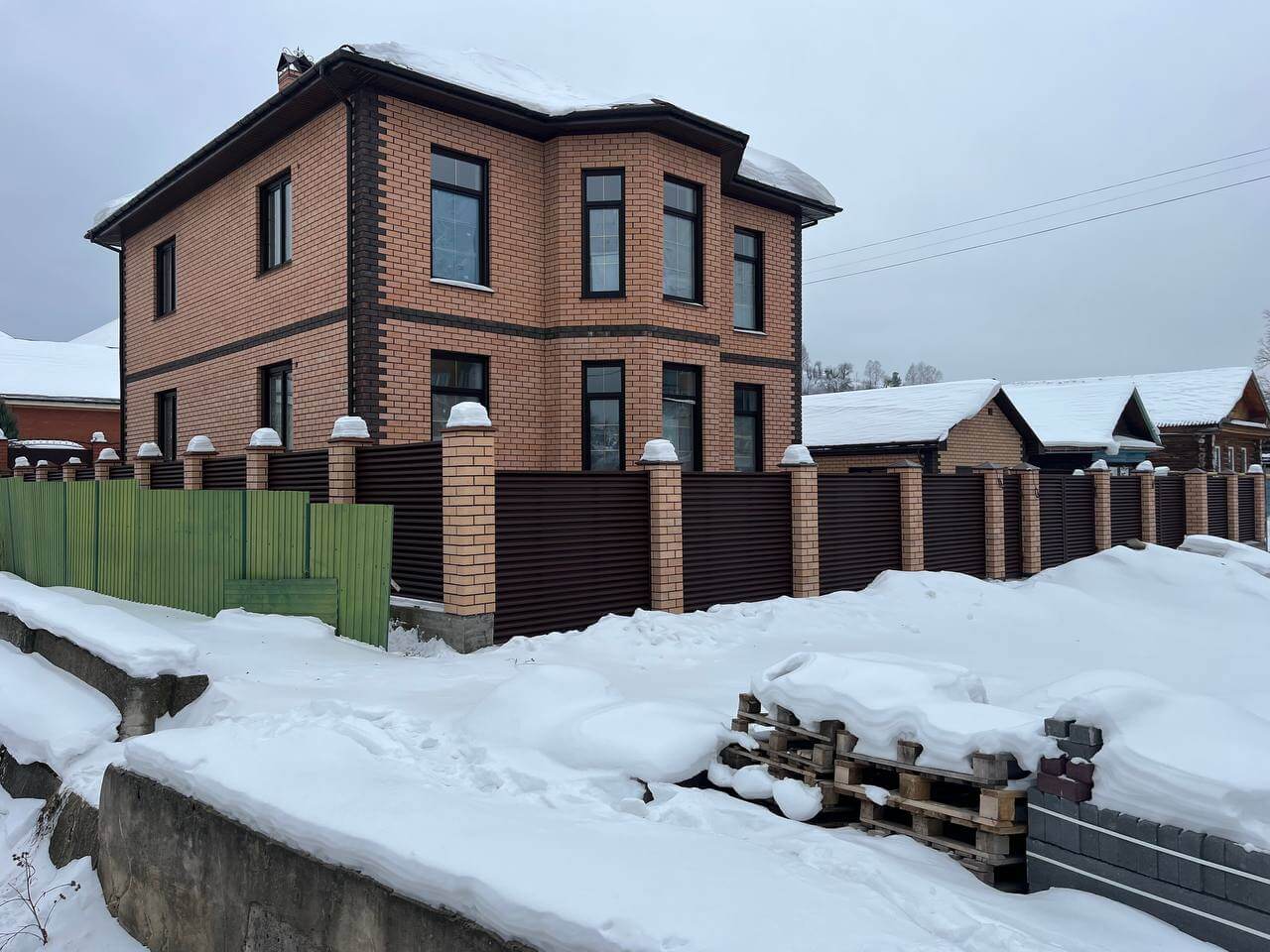 Забор-жалюзи из ламелей ЭКО-Z 87м RAL8017/8017 Шоколад двусторонний МАТТЕ фото 12 в Энгельсе